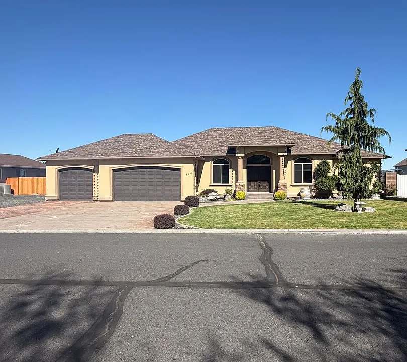 440 Dream St SE
