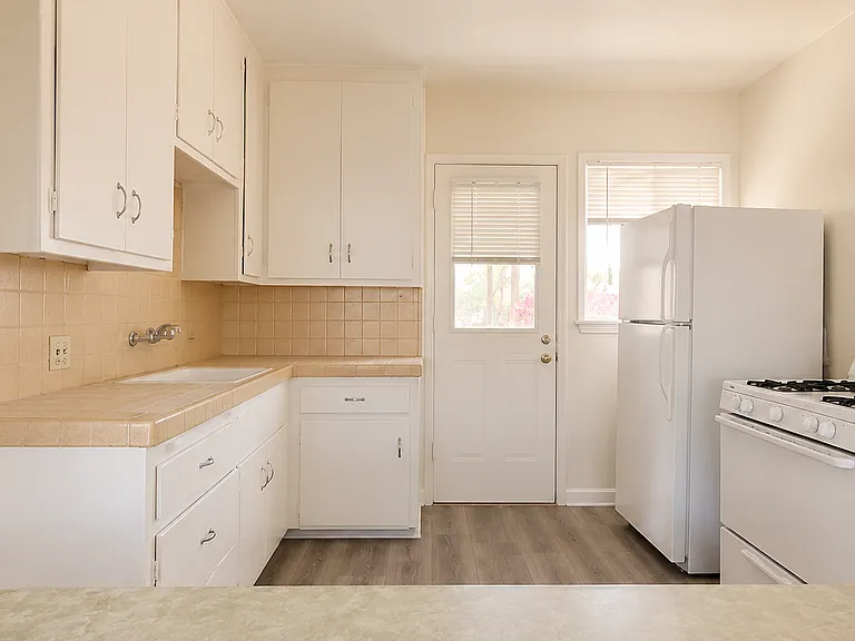 2743 Waverly Dr #4 — Photo 3