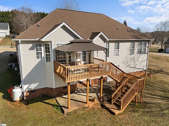 3rd image of 145 Brooke Lee Cir