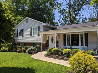 7806 Hayfield Rd, Alexandria, VA 22315