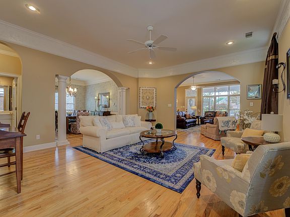 4th image of 9949 Westwood Manor Dr