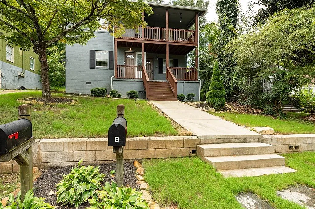 2 bed, 1.0 bath, 2128 sqft, $1,400 — Photo 1
