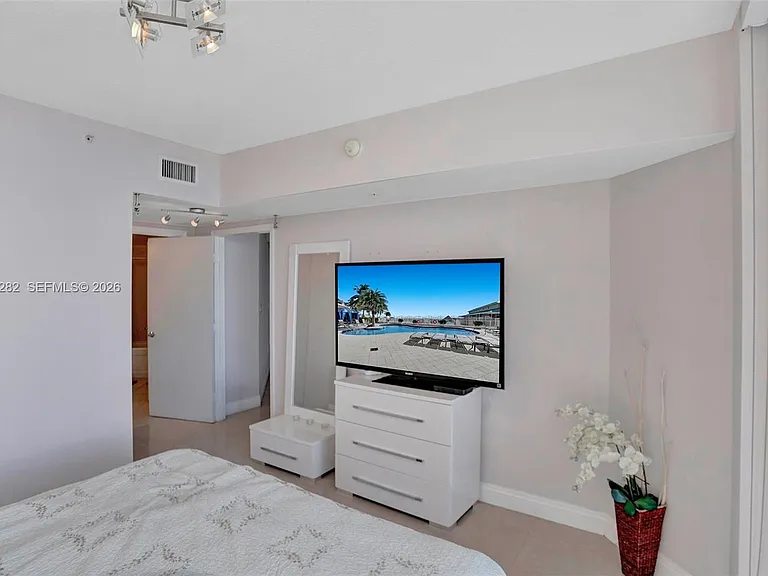 16699 Collins Ave #1410 — Photo 16