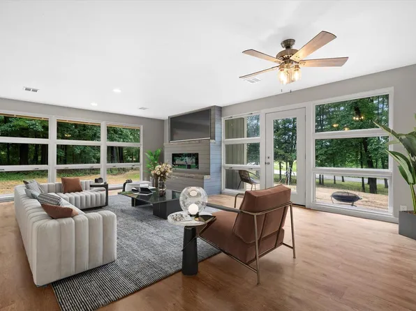W271S3599 Oak Knoll DRIVE, Waukesha, WI 53189
