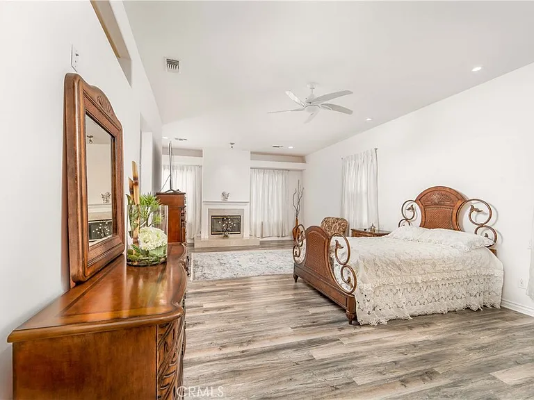 5206 Topeka Dr — Photo 34