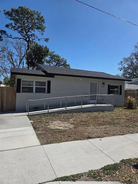 2 bed, 1.0 bath, 757 sqft, $1,700 — Photo 1