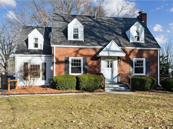 1313 64th St, Windsor Heights, IA 50324