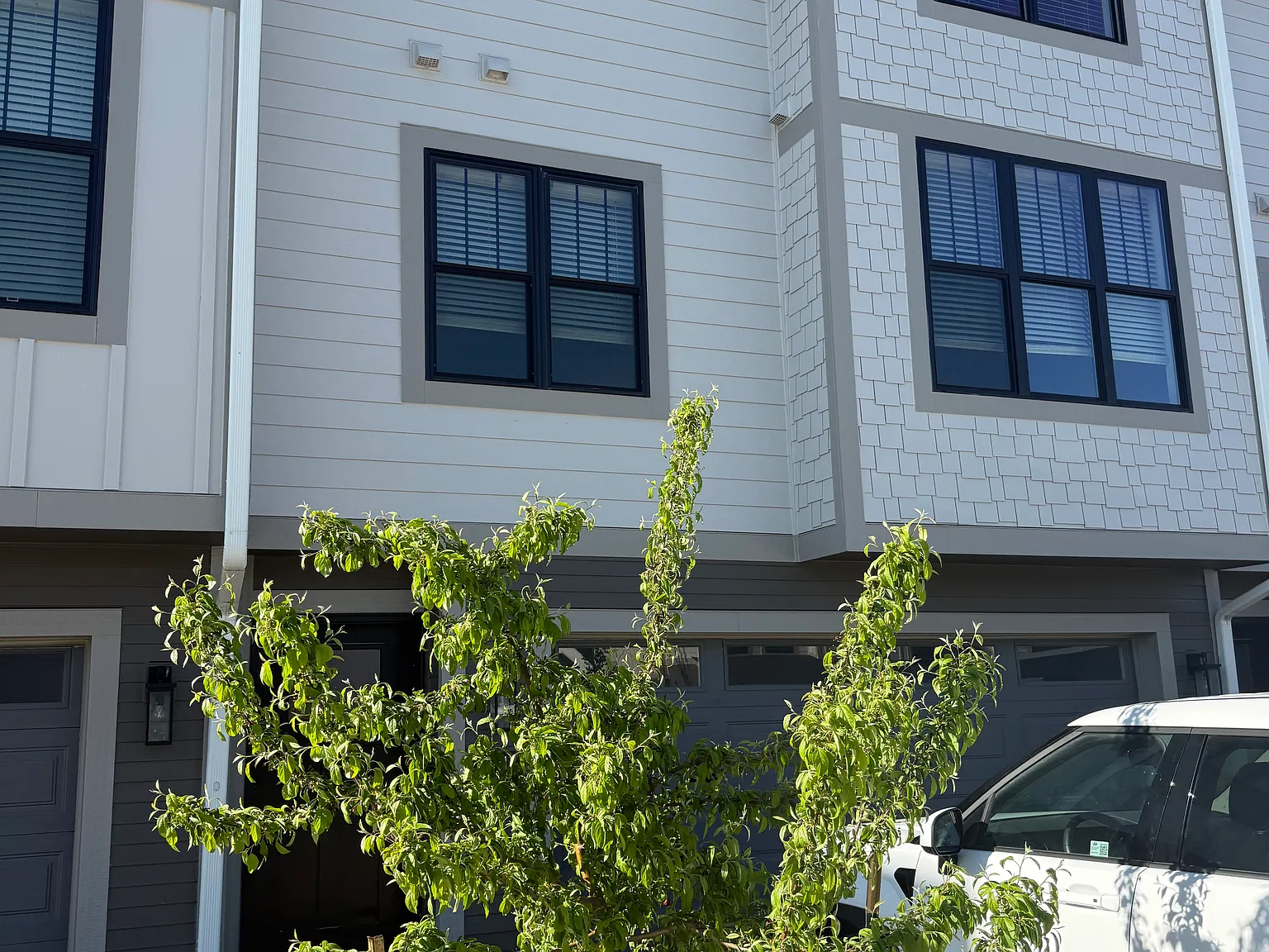 2 bed, 2.5 bath, 1156 sqft, $1,800 — Photo 3