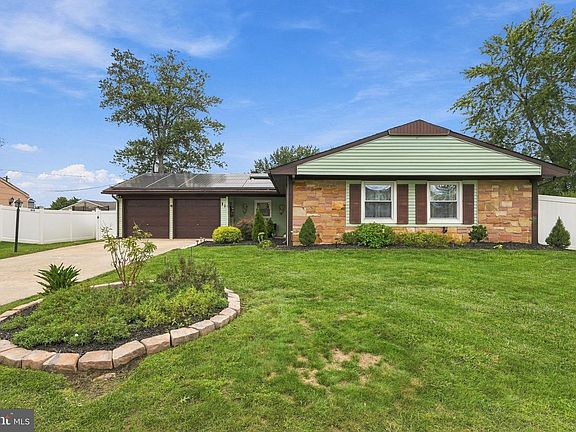 2nd image of 11 Ginger Ln