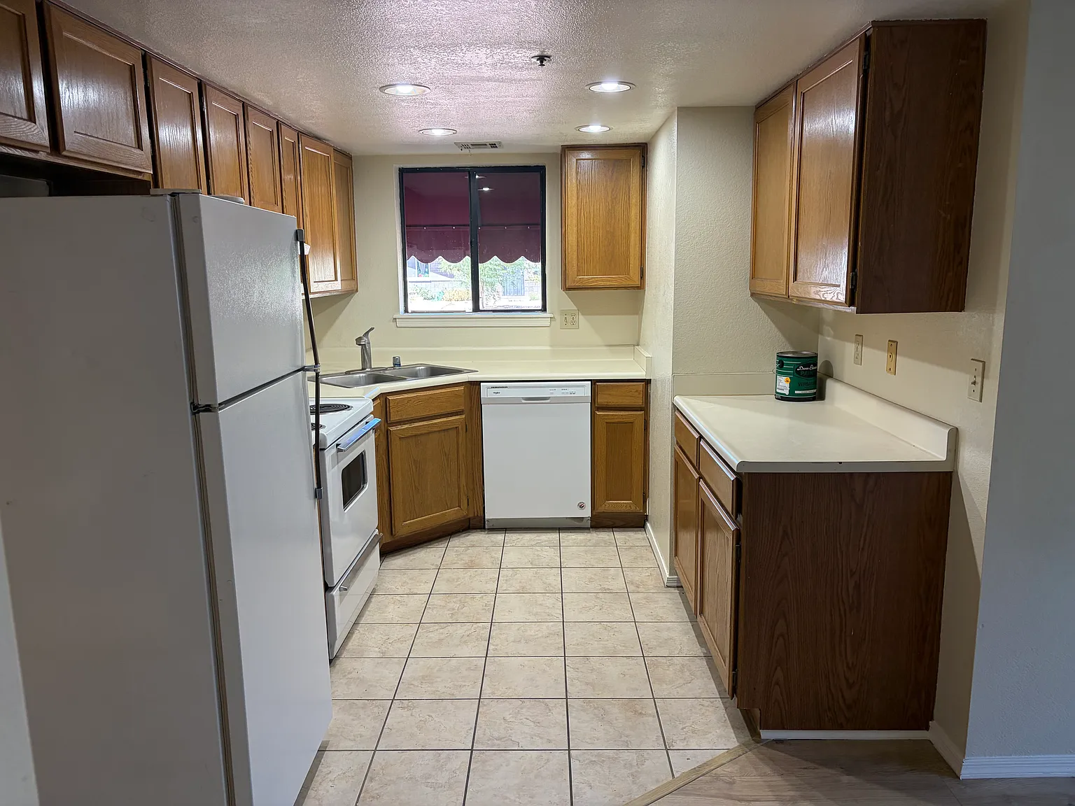 427 W Howe St — Photo 4