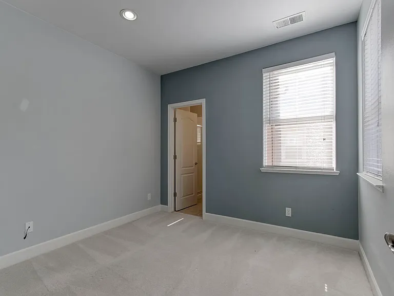 2070 Mary Helen Ln — Photo 8