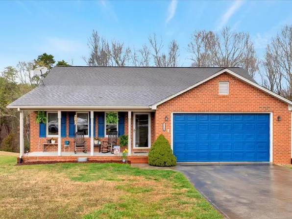 1110 E Oak Hill Dr, Halifax, VA 24558