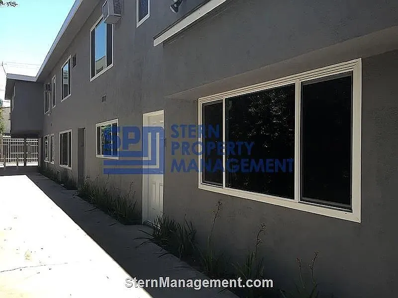 6142 Eleanor Ave — Photo 3