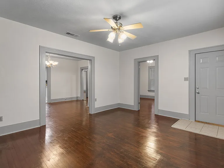2811 Lawrence Rd — Photo 4