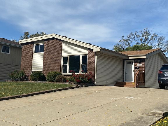 2nd image of 10242 Hickory Dr
