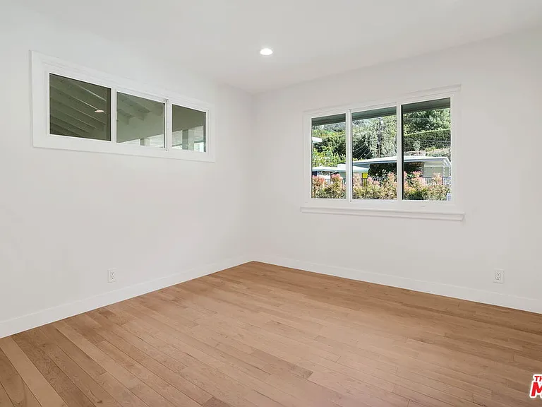 1919 San Ysidro Dr — Photo 10
