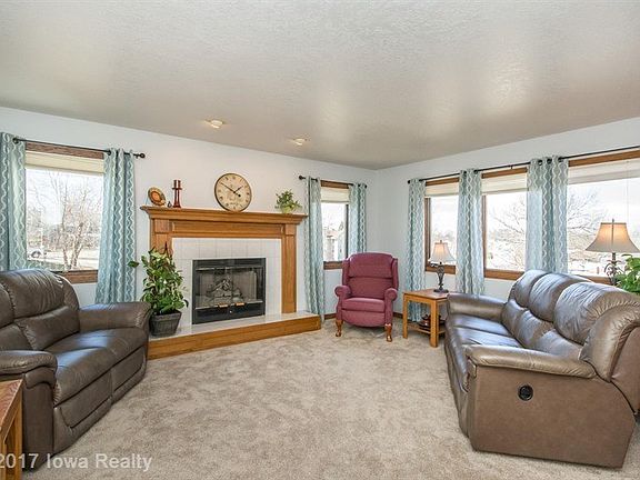 3rd image of 100 Orchard Cir