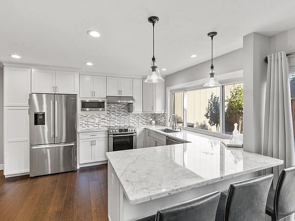 5th image of 124 Cherry Wood Ct