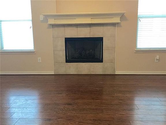 3rd image of 1820 Forsythe Dr