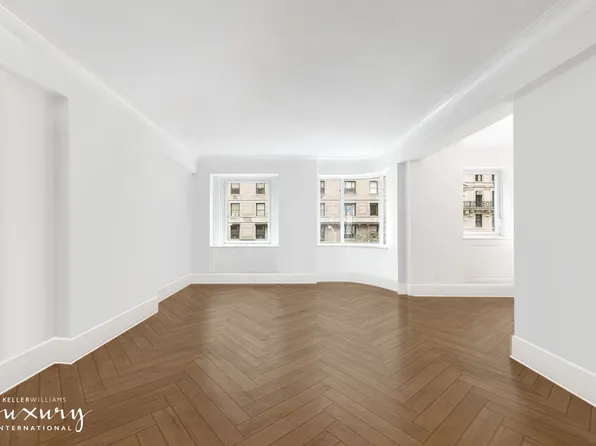 530 Park Avenue 4C image 2 of 13
