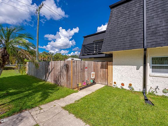 2nd image of 36 Springwood Sq