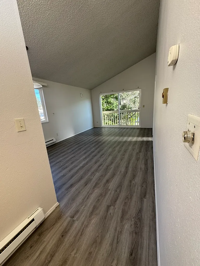605 Williams Ave S — Photo 4