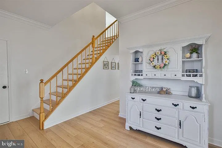 4 bed, 3.5 bath, 4076 sqft, $5,000 — Photo 2