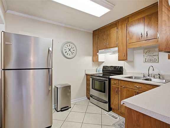 3rd image of 108 Hodge St