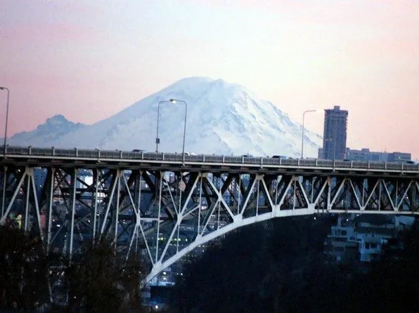 3658 Dayton Ave N APT 402, Seattle, WA 98103