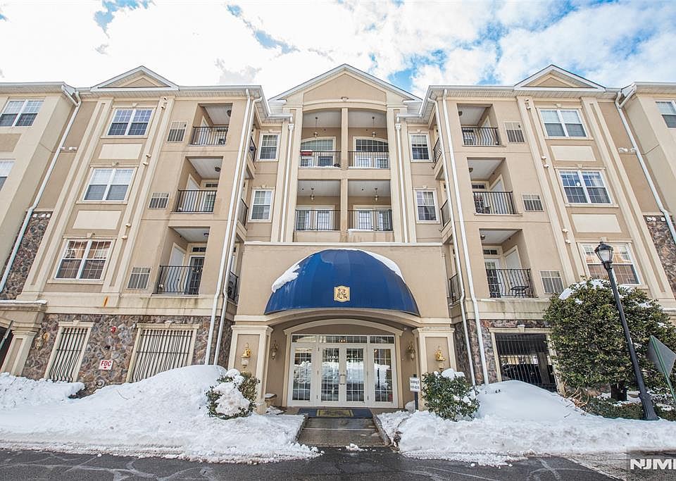 1st image of 6105 Harcourt Rd