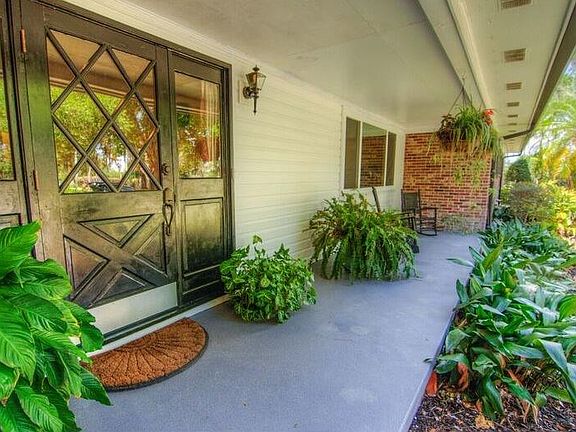 2nd image of 517 Lake Miriam Dr