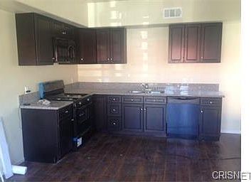 3rd image of 1538 1/2 W 11th Pl