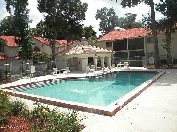 4th image of 1003 Country Club Dr #311