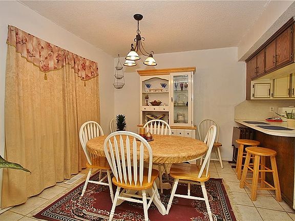 4th image of 936 W Dorchester Way