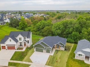1390 NW Red Oak Dr, Waukee, IA 50263