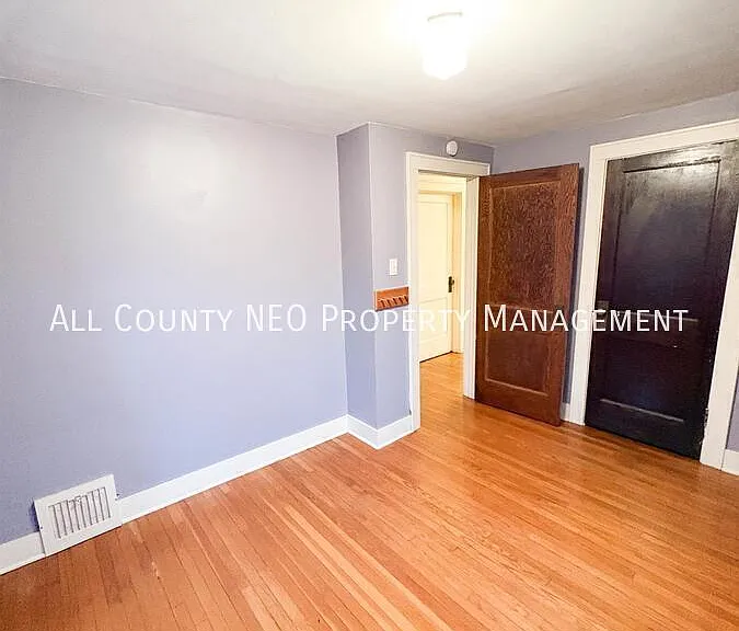 1051 Brown St — Photo 12