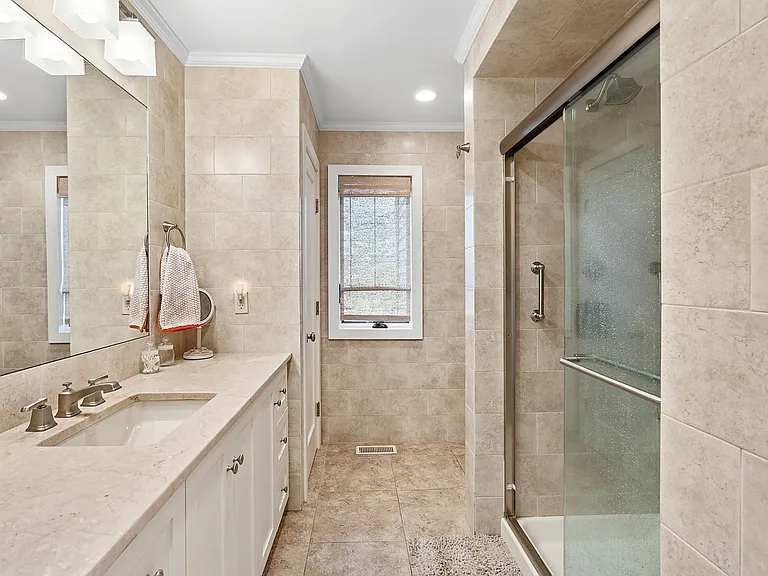 37 Sandgate Ln — Photo 10