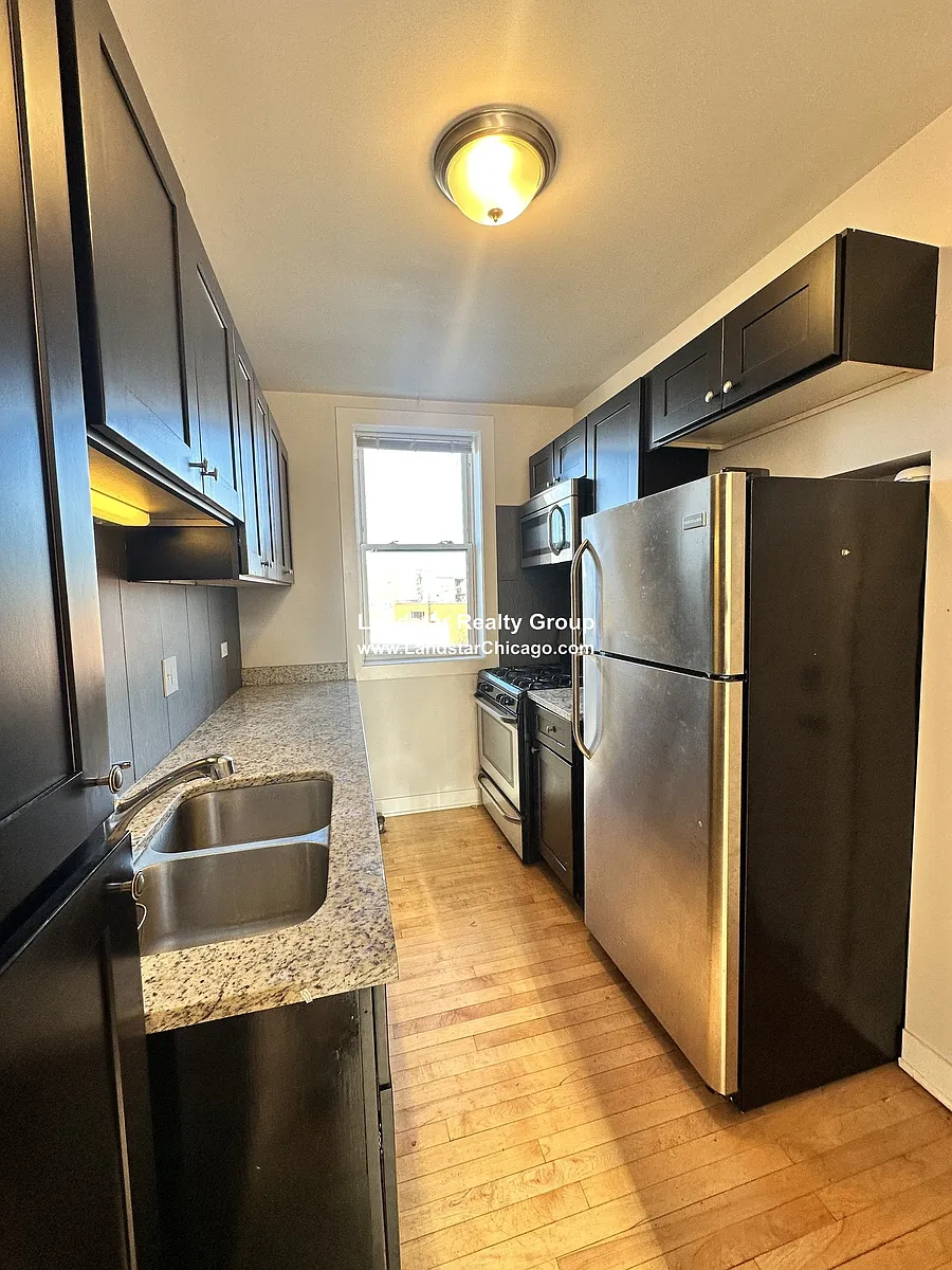 Building Photo - 4606 N Kildare Ave #3W
