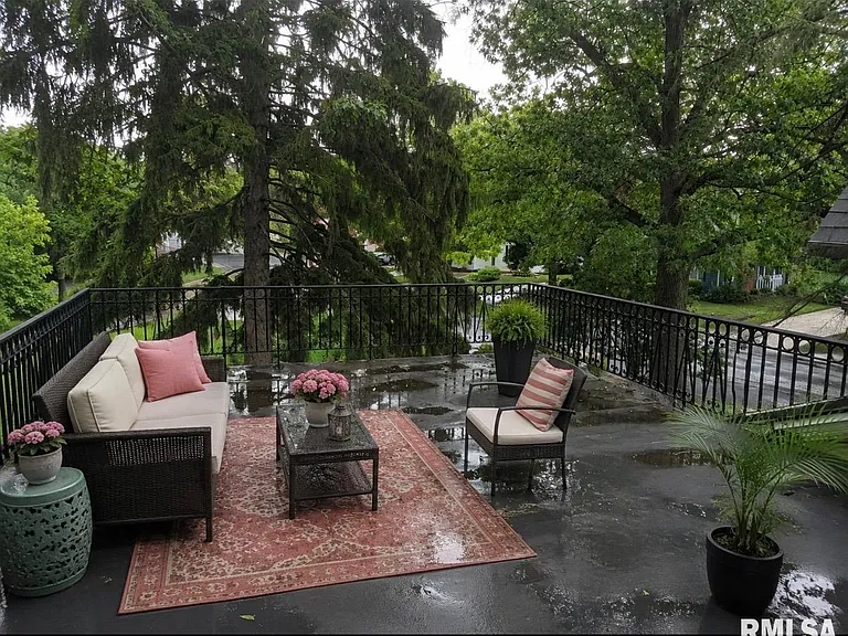 222 W Hollyridge Cir — Photo 13
