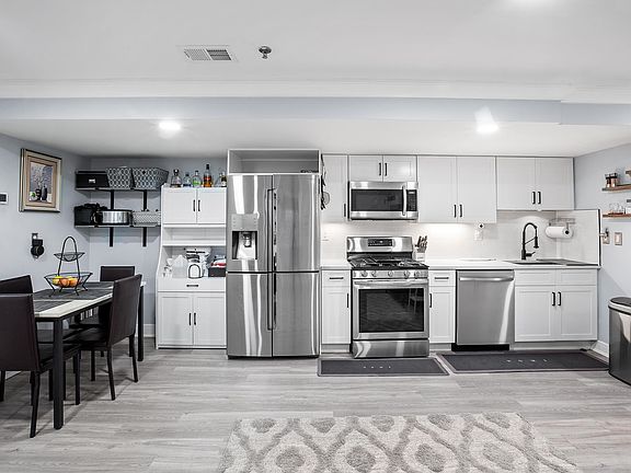 5th image of 113 38th St APT 3