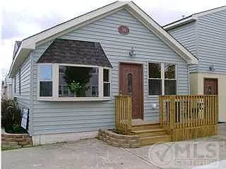 302 Franklin Ave photo 1