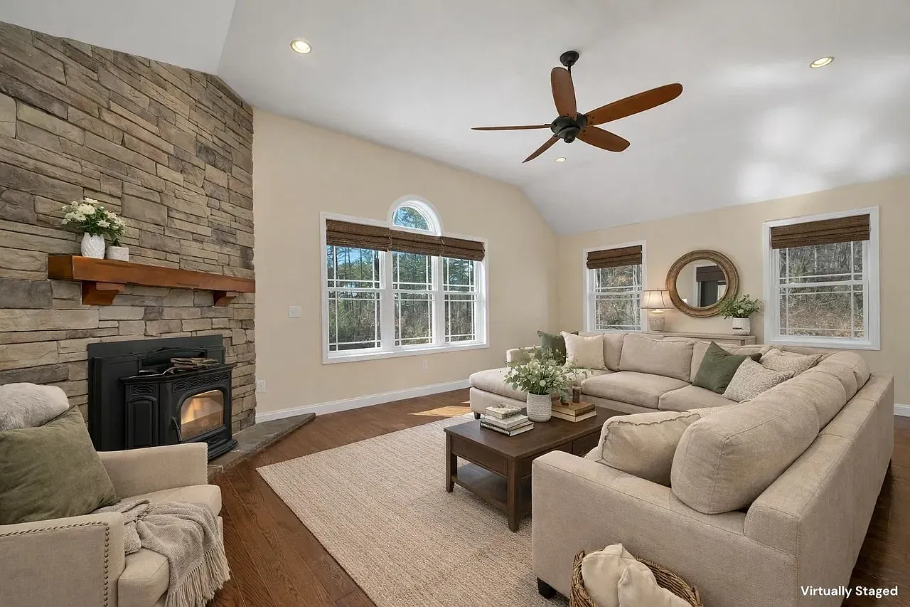 4 bed, 3.5 bath, 3400 sqft, $4,495 — Photo 4