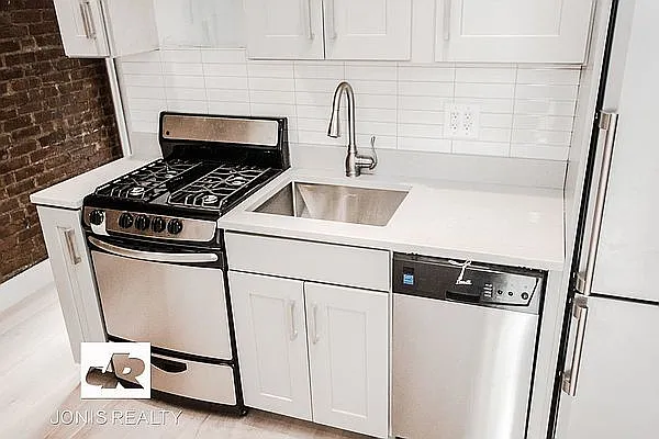 Rented by Jonis Realty | media 3