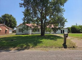1907 E Parkview Dr, Caruthersville, MO 63830