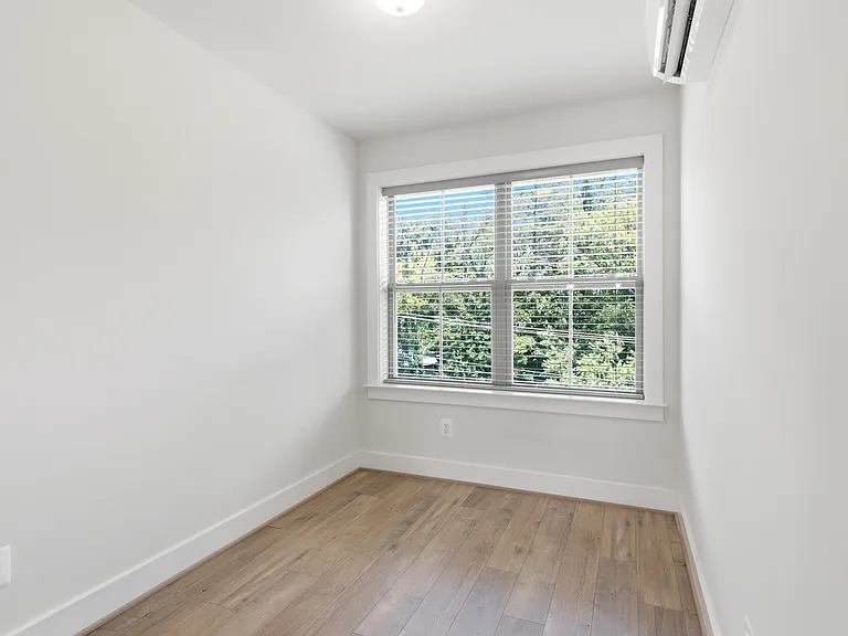 2252 S Glebe Rd — Photo 27