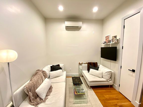 5th image of 509 Vanderbilt Ave #4A
