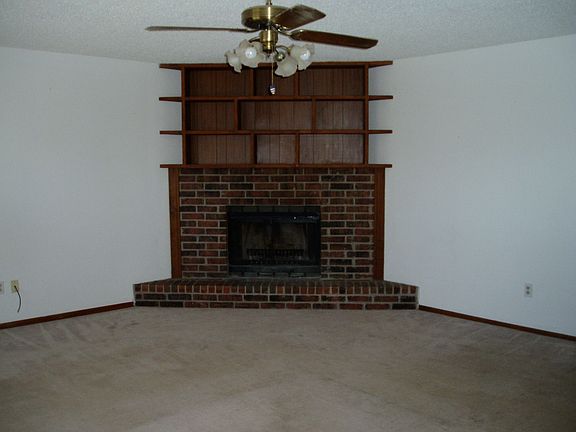 Family Room w/ fireplace
