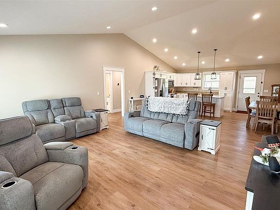 4th image of 2796 Finney Rd