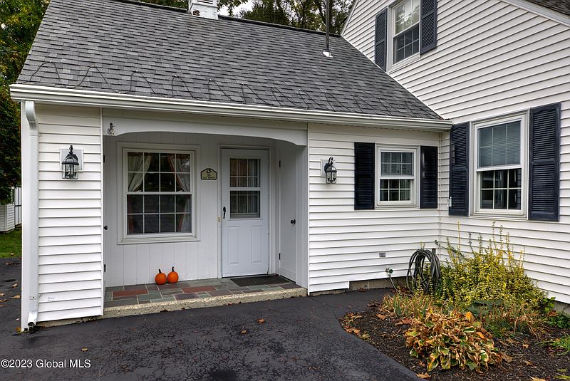 3rd image of 16 E Newton Road