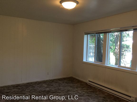 4th image of 555 NE Jackson St APT B